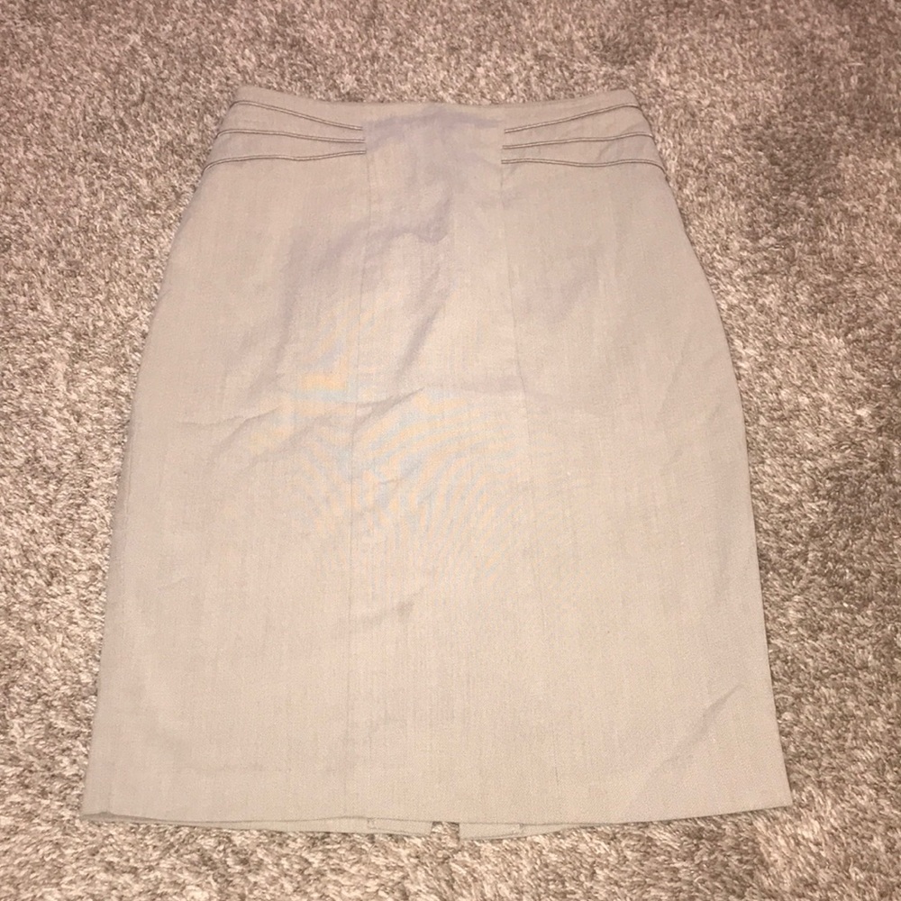 Beautiful light tan pencil skirt. EUC no flaws.